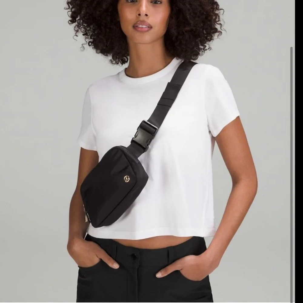 NWT NEW Rare Lululemon Everywhere Belt Bag  Black/Gold w/proof of purchase! - Picture 8 of 11